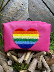 Giftware - Shiraleah Chicago Cosmetic Bag in Pink with Rainbow Heart