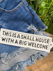 Giftware - "This is a small house with a big welcome" Plack