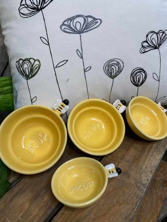 Giftware - Yellow Measuring Cups