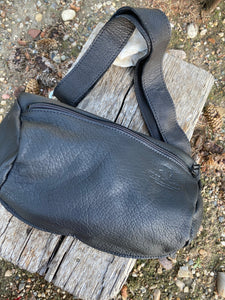 Hide in Hands - Mens Traveler Bag in Moose Black