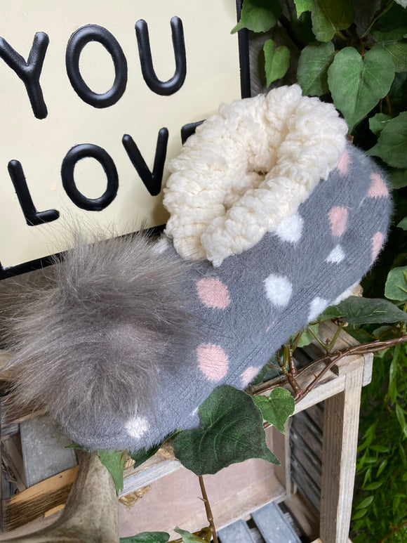 Self Care - Slippers in Grey with Polka Dots